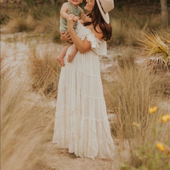 Lulus Dresses & Skirts - Cream colored flowy maxi